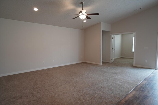 Building Photo - 1701 W Crystal Falls Ave