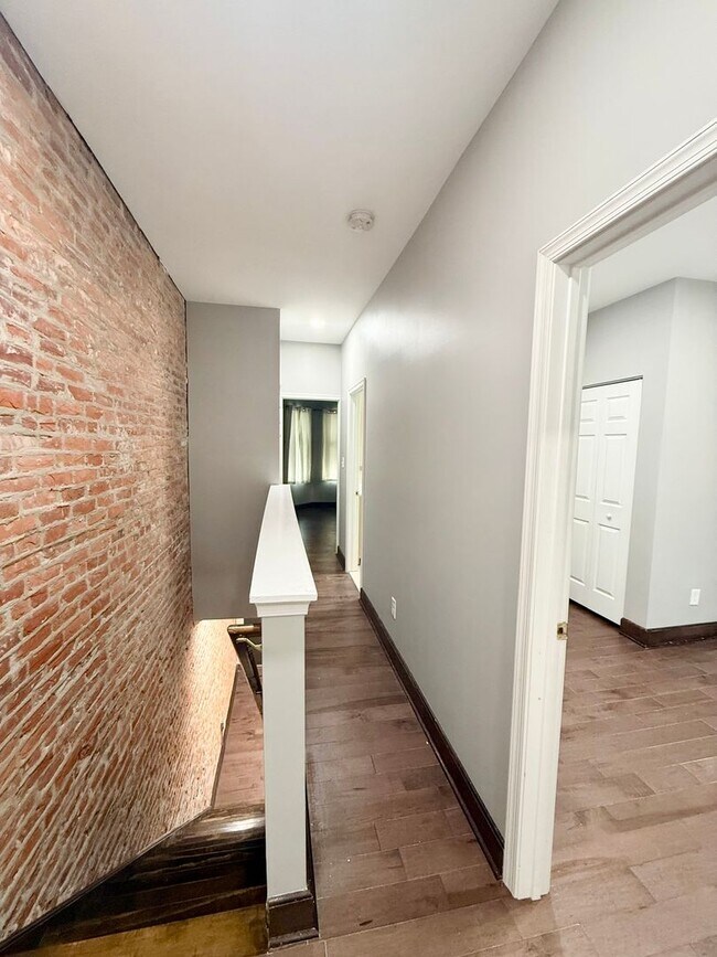 Building Photo - 3 Bed 1.5  Bath