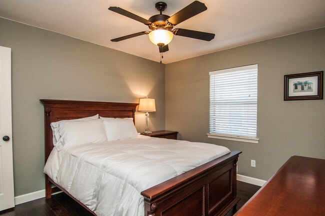 Building Photo - 2947 Southridge Dr