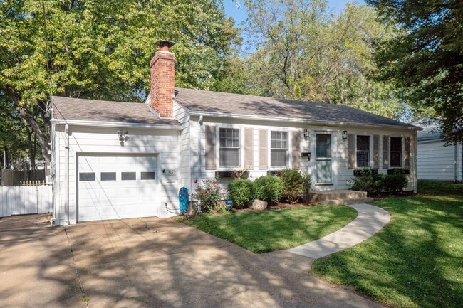 Building Photo - Webster Wonder w/ Floors Galore!