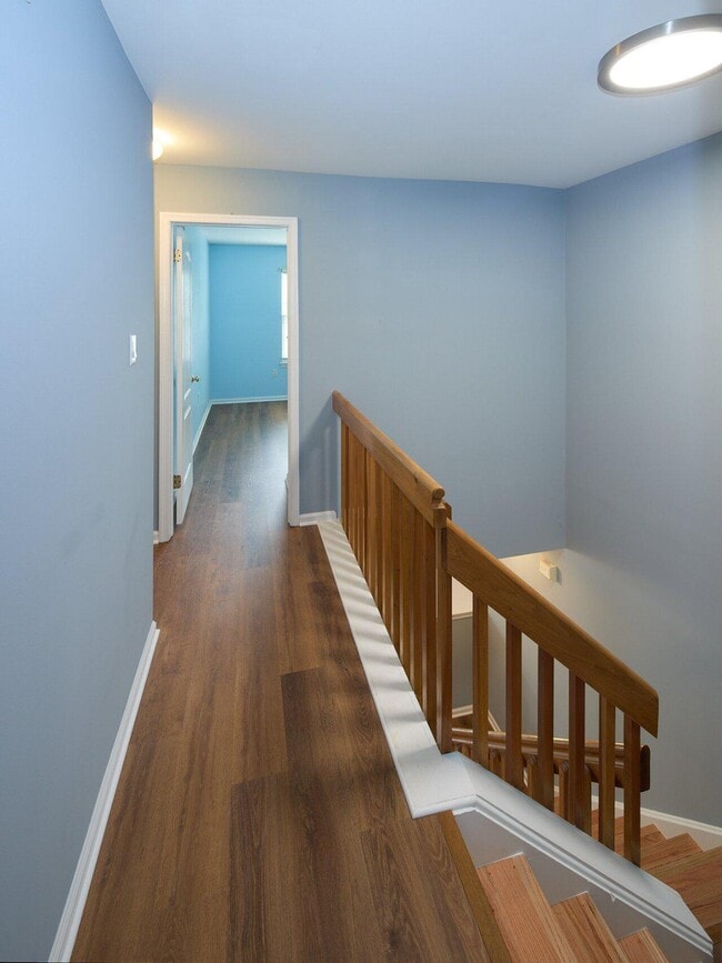 Building Photo - 3604 N Carriage Ct