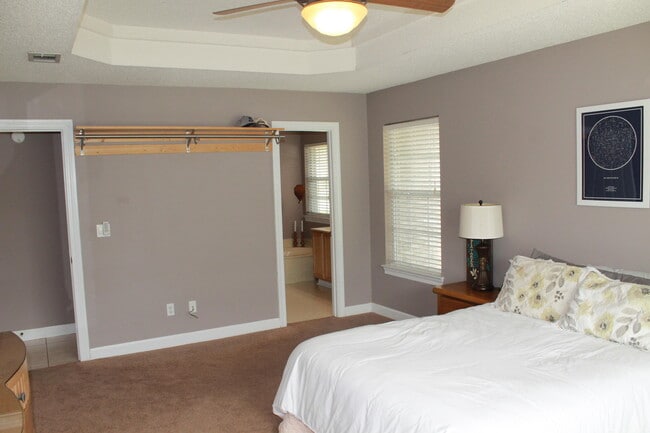 Building Photo - 63 Norwich Cir