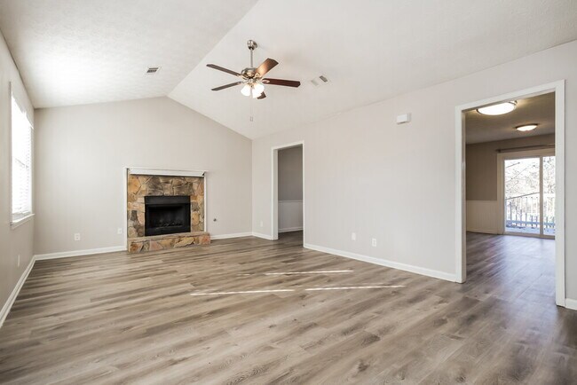 Building Photo - 221 Greenleaf Dr