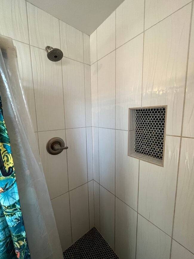 Building Photo - $0 First Month's Rent! Beautiful Three Bed...
