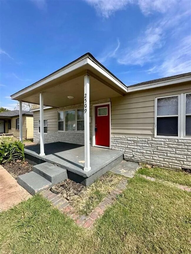 Building Photo - 2509 Prentice NW