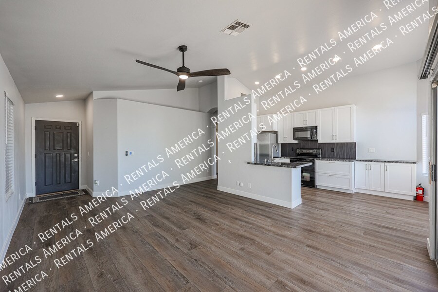 Building Photo - 1044 W Todd Dr