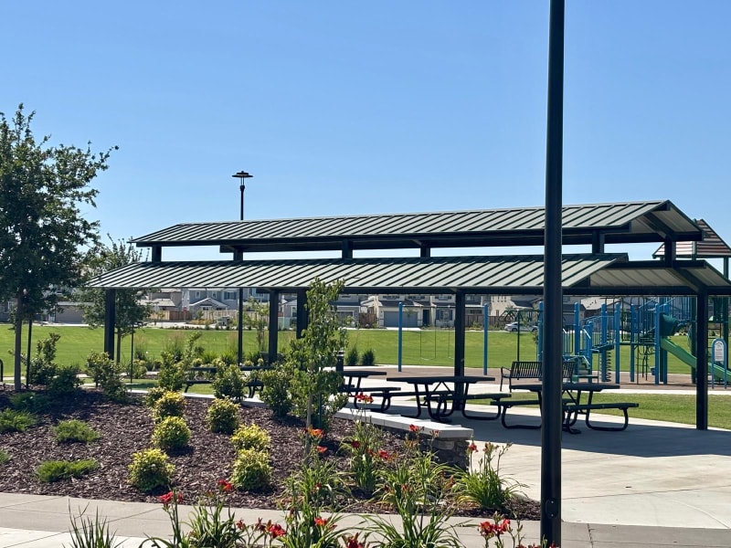 Building Photo - 1570 Pinchot Dr