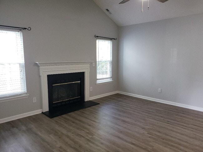 Building Photo - Beautiful 3BD/2BA ranch home with garage in pool community in Holly Springs!