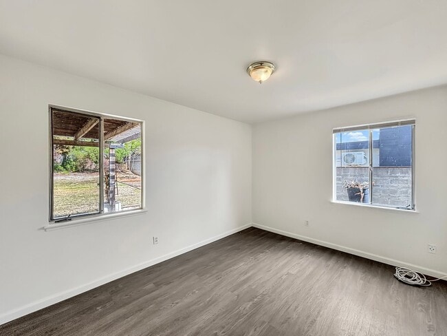 Building Photo - Stunning 3BD/1.5BA House in Clairemont Mes...