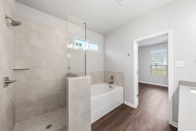 Building Photo - 617 La Parra Bend