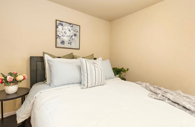 Building Photo - 2720 2nd Ave N