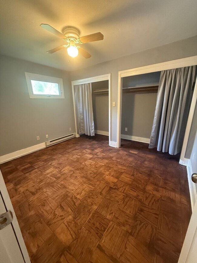 Building Photo - 2 bedroom available for a move right away!