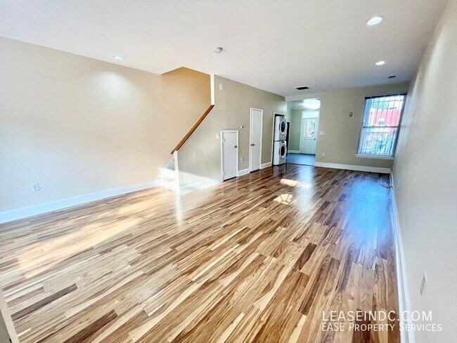 Building Photo - 2025 Flagler Pl NW