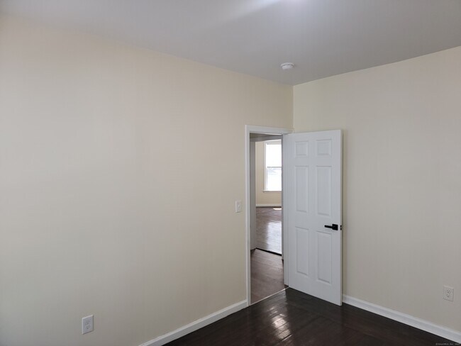 Building Photo - 147 Edgewood St