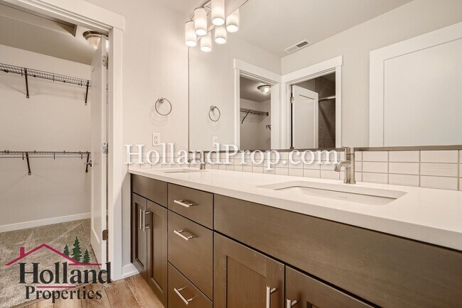 Building Photo - Brand-New Luxury Living Near Butternut Creek Park!