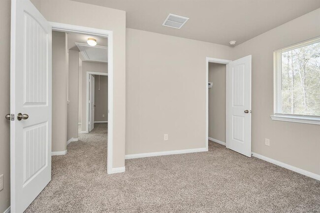 Building Photo - 2260 Raider Dr