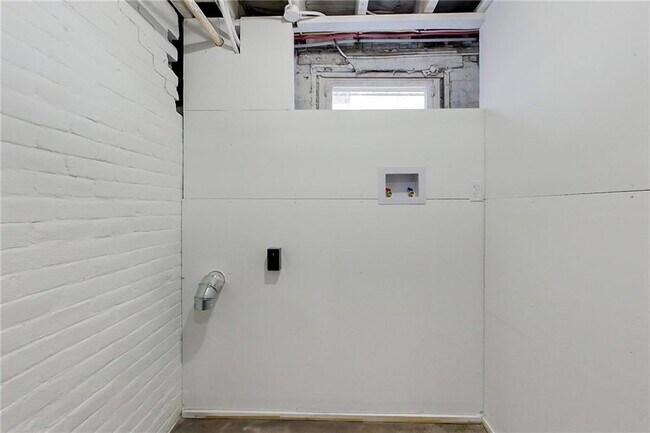 Building Photo - 41 Almy St