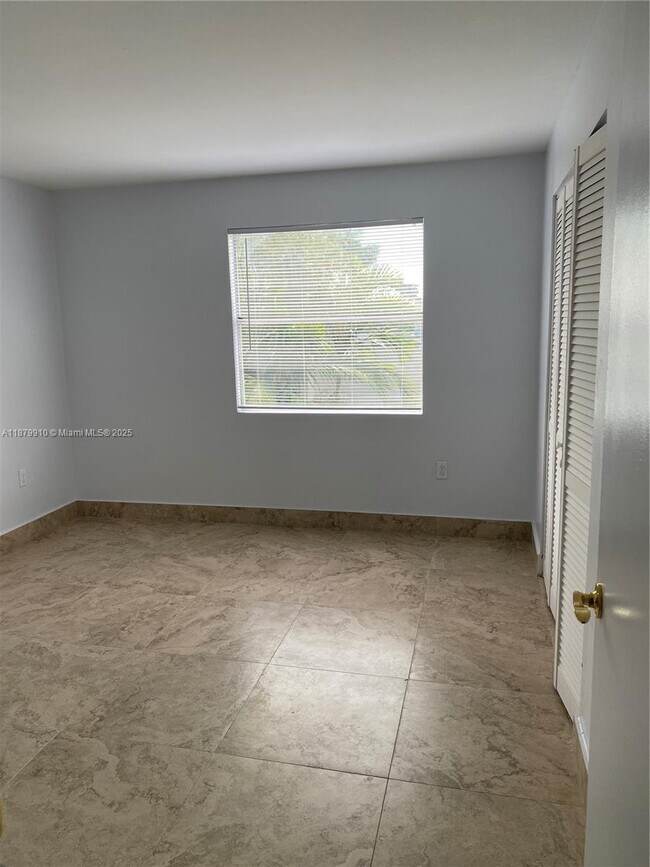 Building Photo - 4600 SW 67th Ave