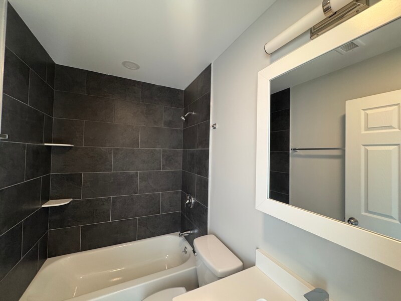 Building Photo - 10 Bouton St