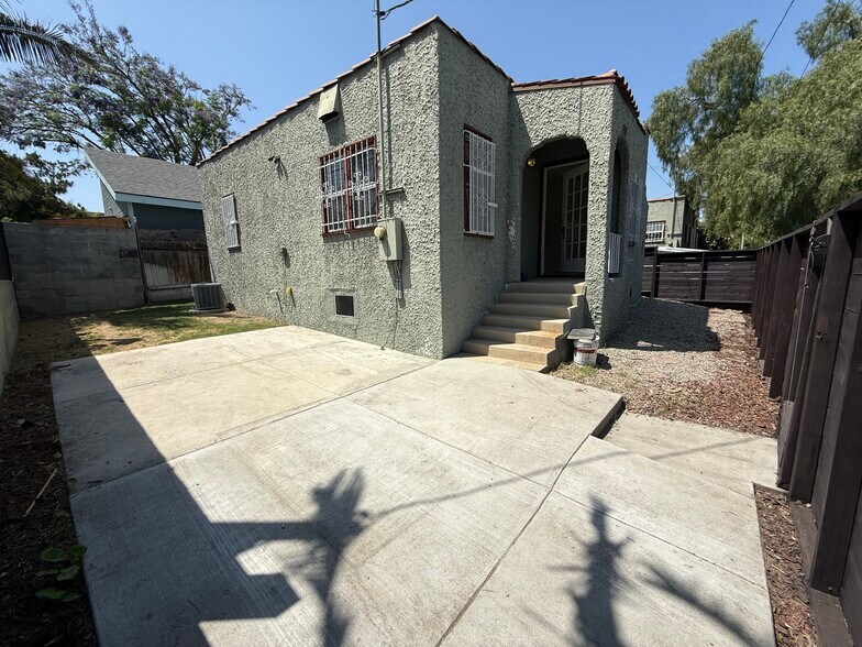 Backyard - 413 Robinson St