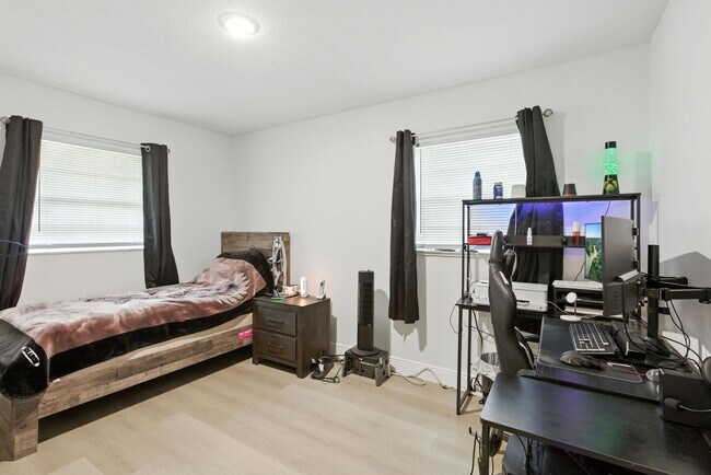 Building Photo - Spacious 4-Bedroom Home in Wildwood – Rece...