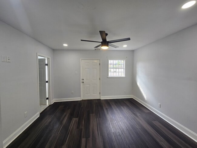 Building Photo - 4114 N Robertson St