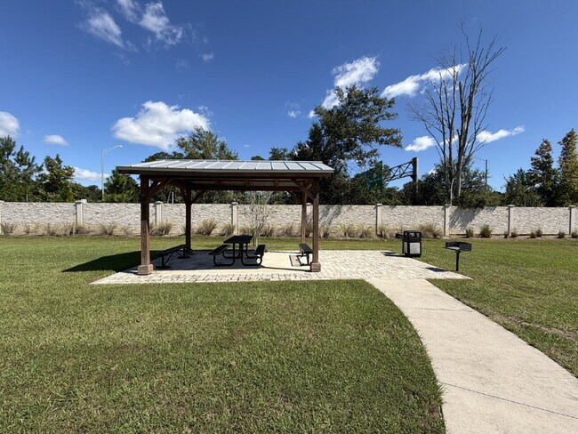 Building Photo - Spacious & Modern Layout – Perfect for Entertaining