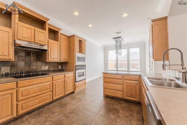 Building Photo - 4937 Silver Crest Dr