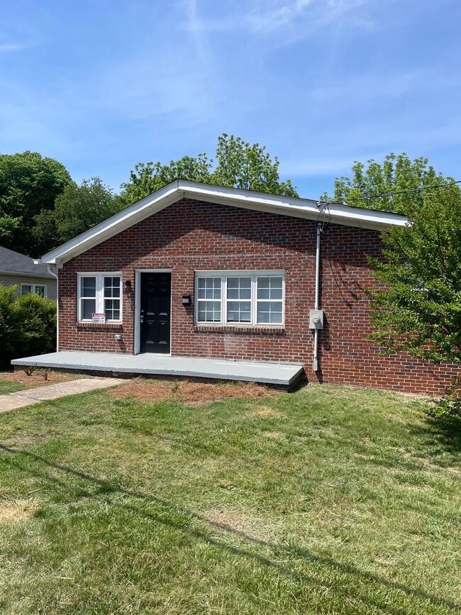 Building Photo - 122 Dellabrook Rd