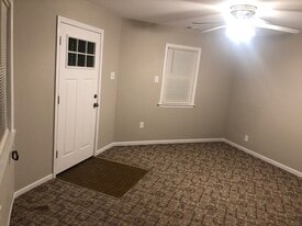 Building Photo - 304 NE 8th St