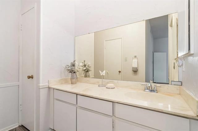 Building Photo - 10416 High Hollows Dr