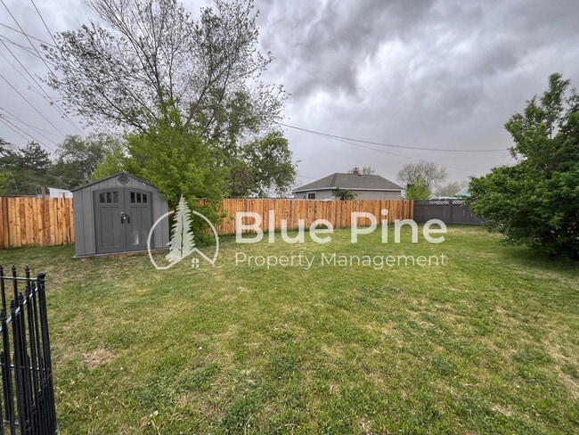 Building Photo - 498 E 17th St