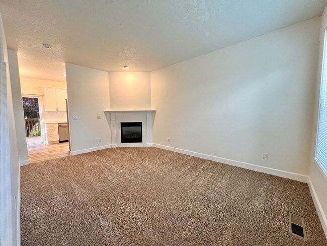 Building Photo - NEWLY RENOVATED! Spacious 2-Bedroom Townhome in a Charming Cul-de-Sac!
