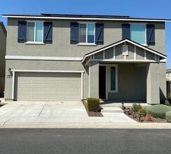 Building Photo - Lovely Home for rent in Visalia, Ca