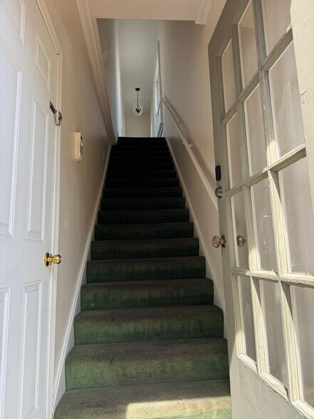 Building Photo - 616 SE 3rd St