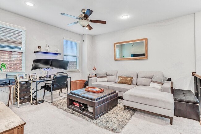 Building Photo - 430 Pasco Rd