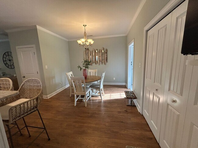 Building Photo - Enjoy private living in this beautiful 3 b...