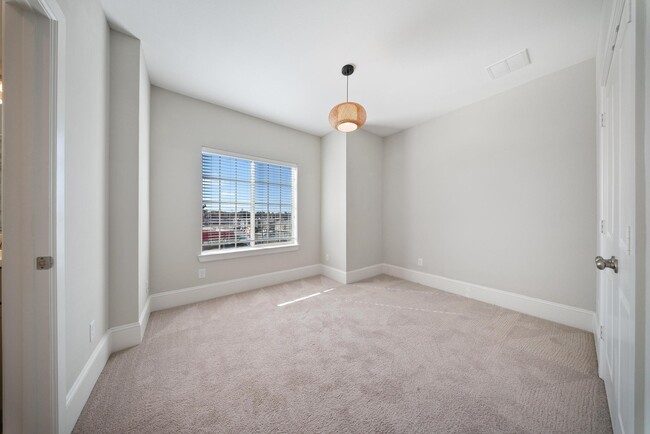 Building Photo - 6755 Highclere Manor Ln