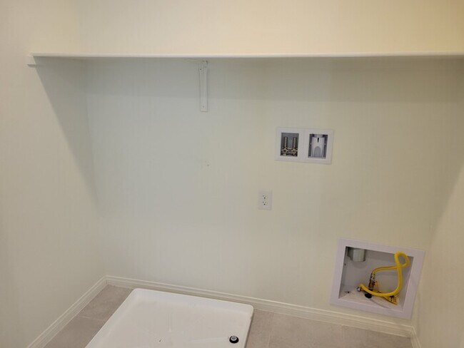 Building Photo - Beautiful 4 bedroom home!