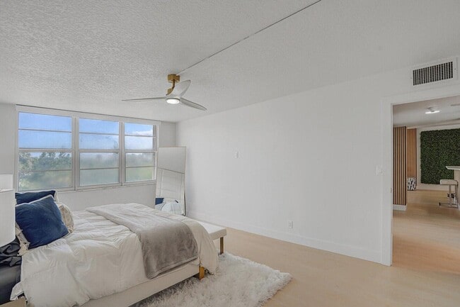 Building Photo - 2121 N Ocean Blvd