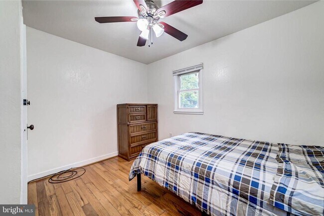 Building Photo - 2425 Fort Dr
