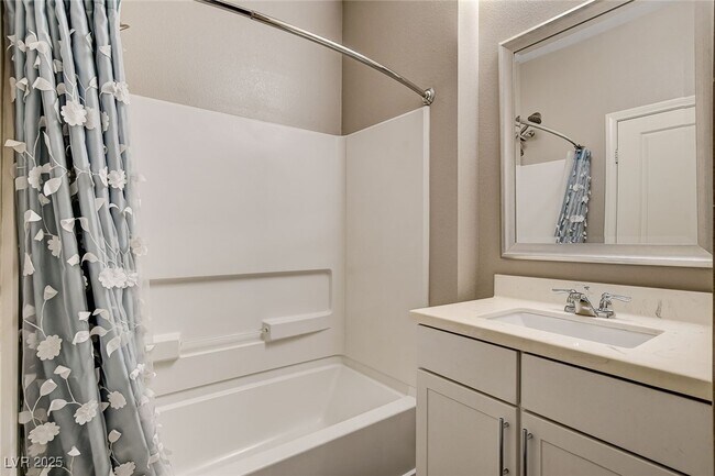 Building Photo - 6237 Fallsview Ct