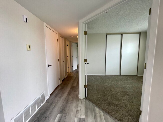 Building Photo - $0 DEPOSIT OPTION. BRIGHT AND AIRY TWO BED...
