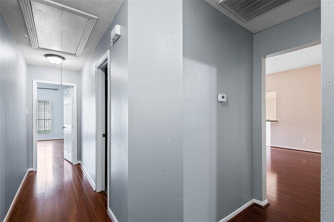 Building Photo - 10326 N Laurel Branch Dr