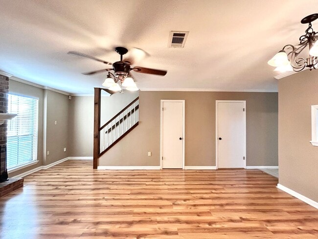 Building Photo - 2 Bedroom Townhouse Located on Siegen Lane...