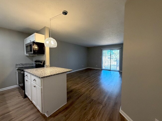 Building Photo - 1128 Southwood Dr