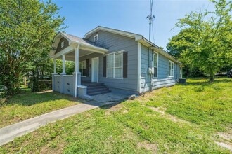 Building Photo - 620 N Moran St