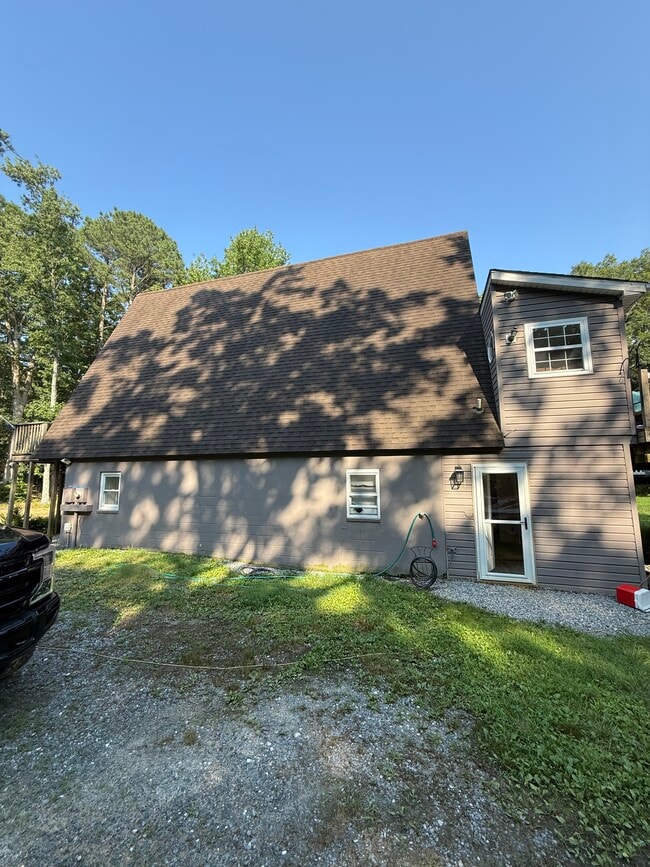 Building Photo - 6012 Blue Water Dr