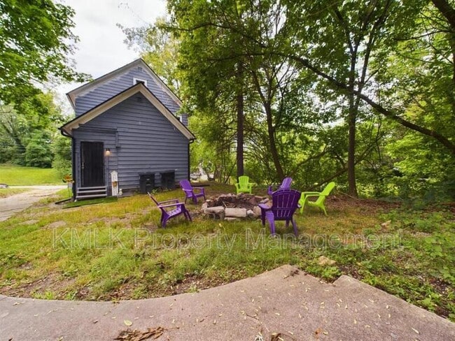 Building Photo - 187 W Long St