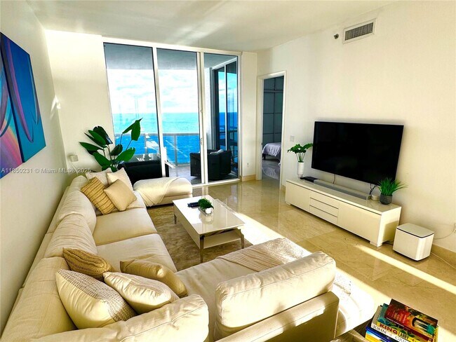 Primary Photo - 15901 Collins Ave